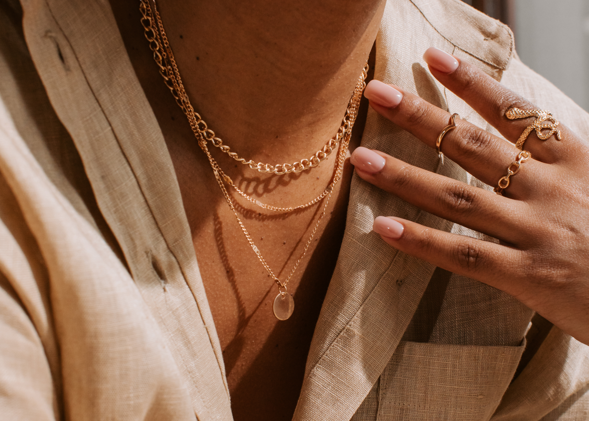 How to Layer Jewelry Without Overdoing It: The Art of Refined Curation